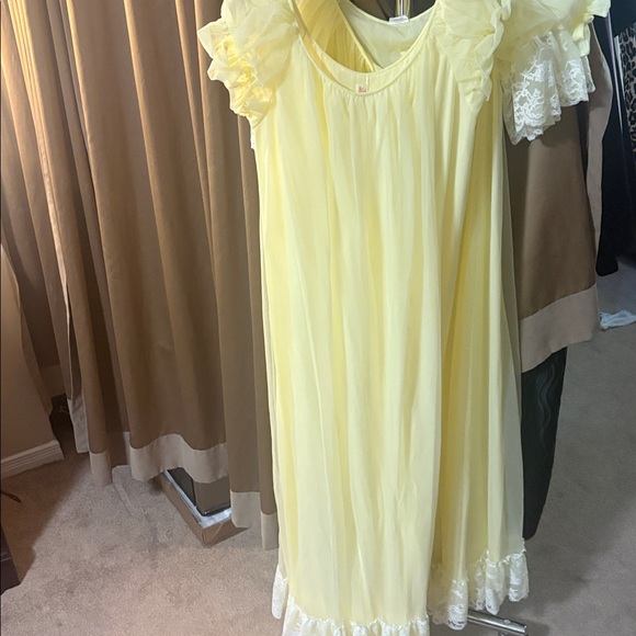 Linda Underlovelles Vintage Peignoir Set - Picture 11 of 11